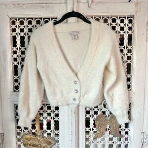 NWOT quarter sleeve cream fuzzy cardigan